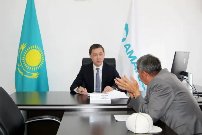 AMANAT Облыс әкімінің орынбасары азаматтарды қабылдады