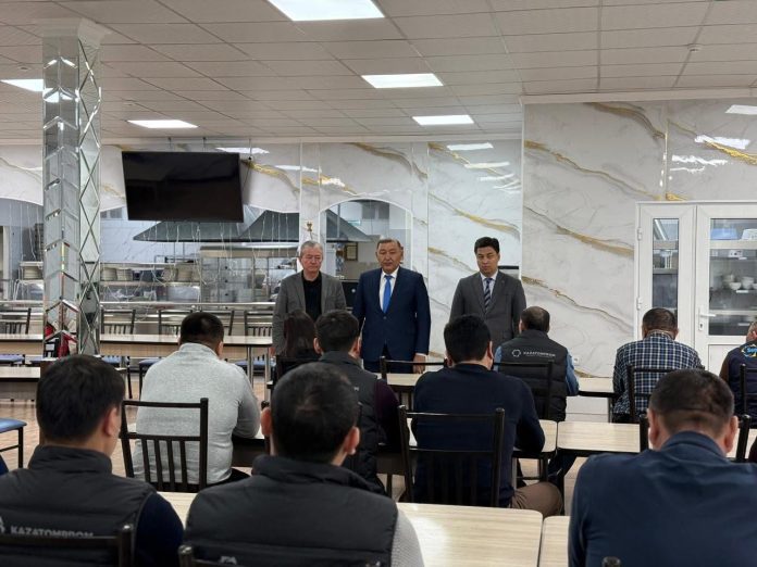 Шиелі «Семізбай-U» ЖШС ұжымымен Конституциялық реформа талқыланды